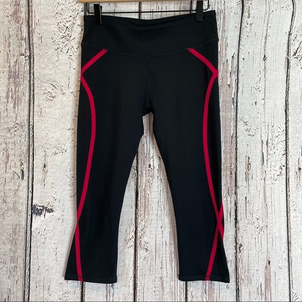 Fabletics Black Capri Leggings Workout Tights Size Small Pink Piping Details EUC